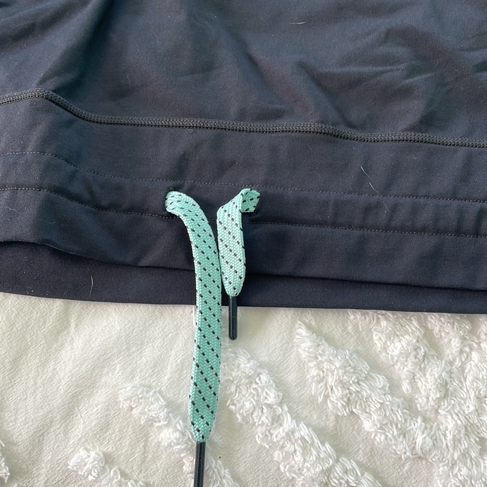 Adidas pullover. Size M. - Picture 4 of 5
